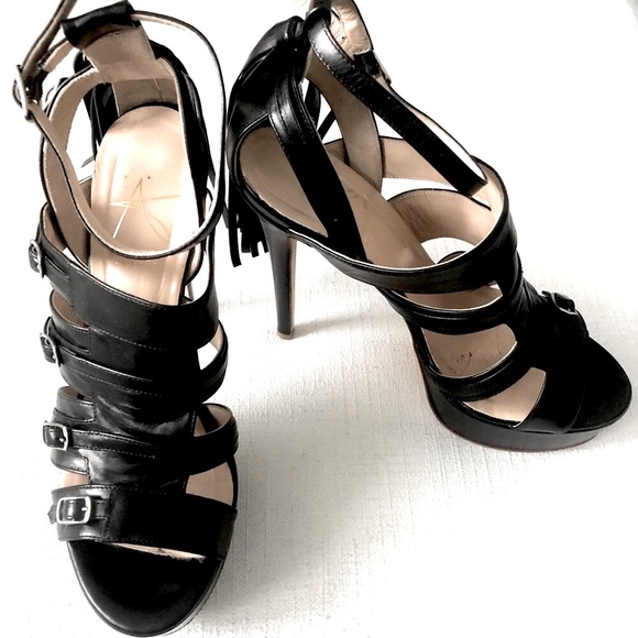 🇮🇹 Abel Munoz: Eiffel stilettos - Picture 2 of 9